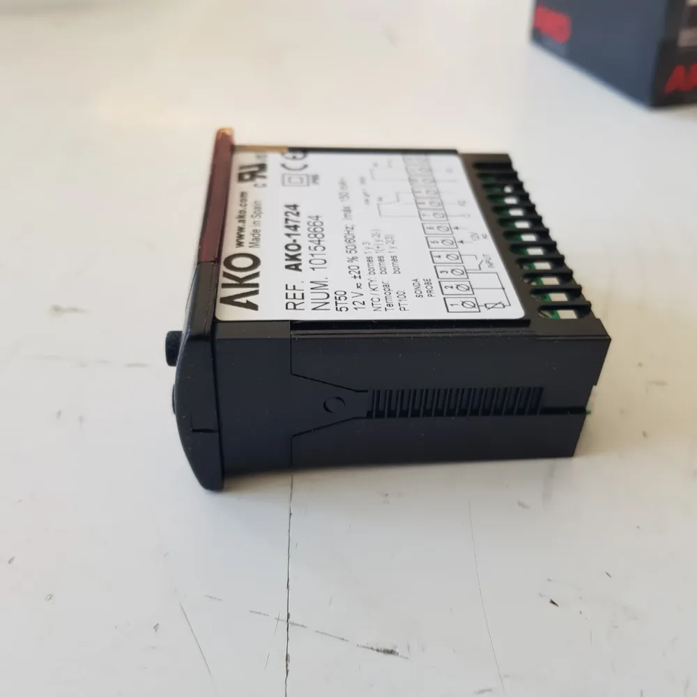 AKO 2R 12V -99- + 1000 Thermostat de contrôle numérique