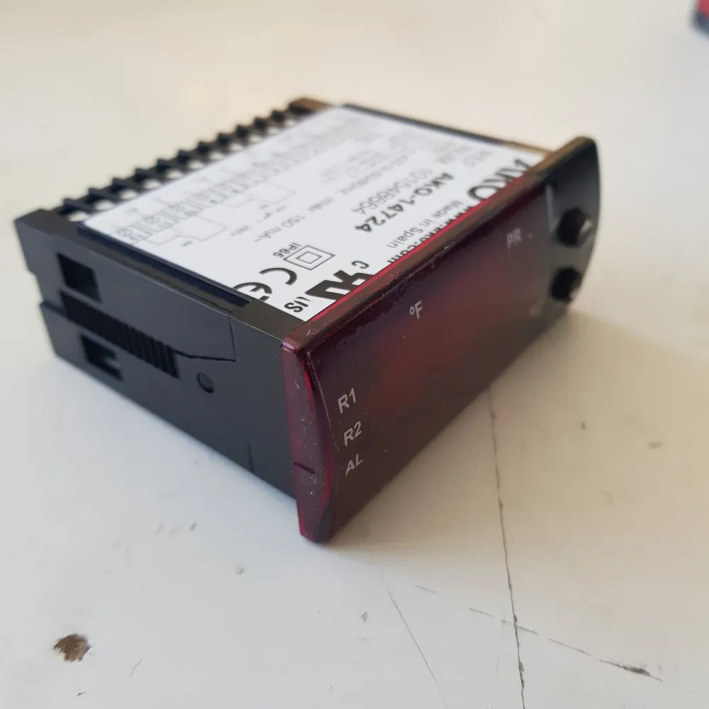AKO 2R 12V -99- + 1000 Thermostat de contrôle numérique