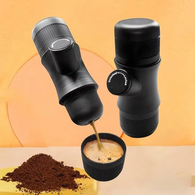 Cafetière manuelle portable pour une utilisation en extérieur (Gabon)