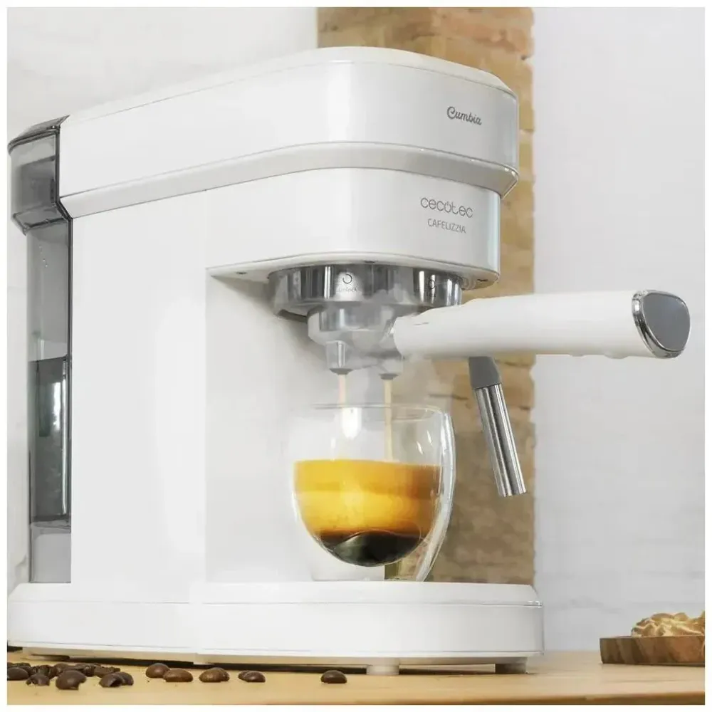 Cafetière expresso blanche Cecotec puissance rapidité et saveur pour espressos et cappuccinos