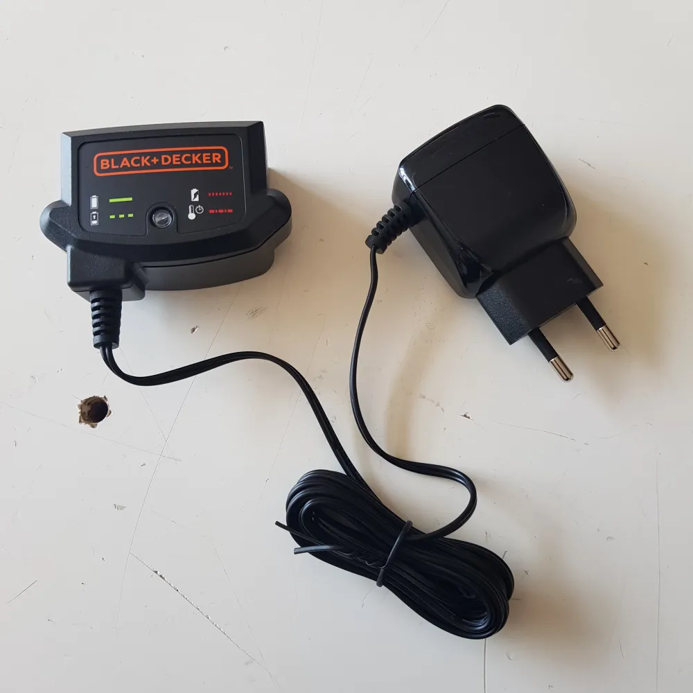 Chargeur de batterie Black+Decker pour aspirateur BHFEA18D 18v N494098