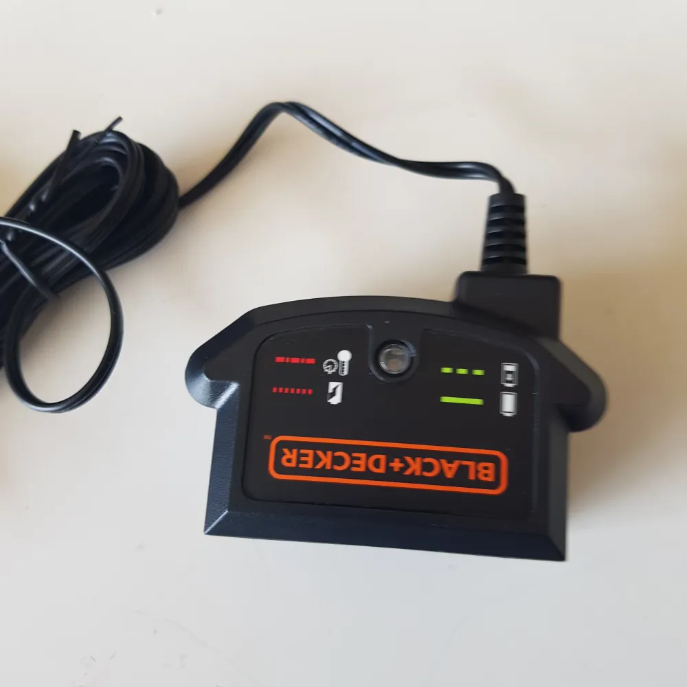 Chargeur de batterie Black+Decker pour aspirateur BHFEA18D 18v N494098