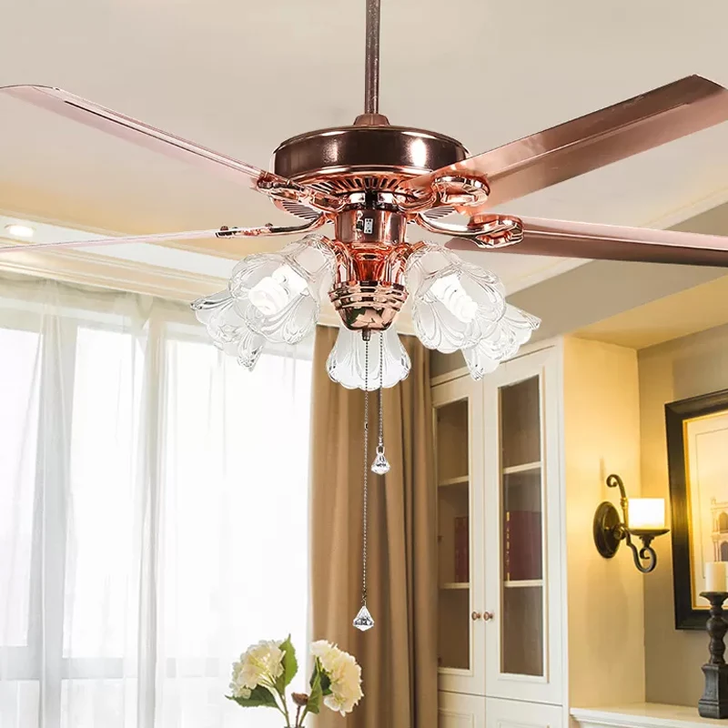 132,1 cm de large, doré, 5 lumières, ventilateur suspendu, campagne, verre dépoli, abat-jour en forme de cloche, montage s...