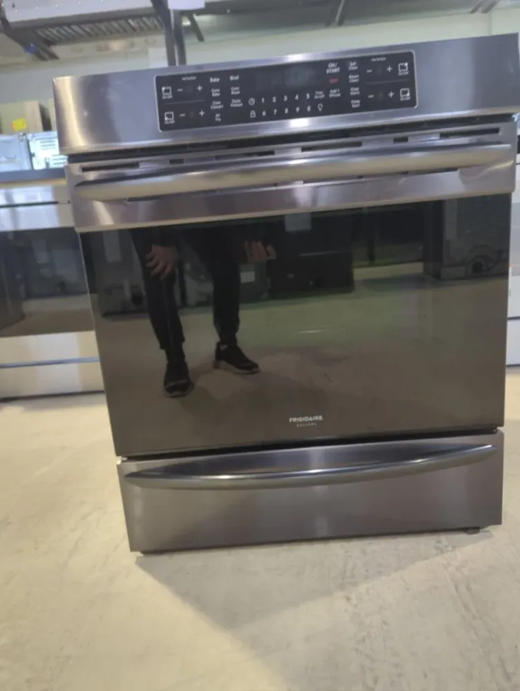 CGIH3047VD - CUISINIÈRES - Frigidaire Gallery - Électrique - Acier inoxydable Noir - Boîte Ouverte