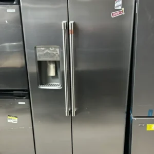 Réfrigérateur à profondeur de comptoir à deux portes 36 po 21,9 pi³ Café (CZS22MP2NS1) - Inox GE CAFE