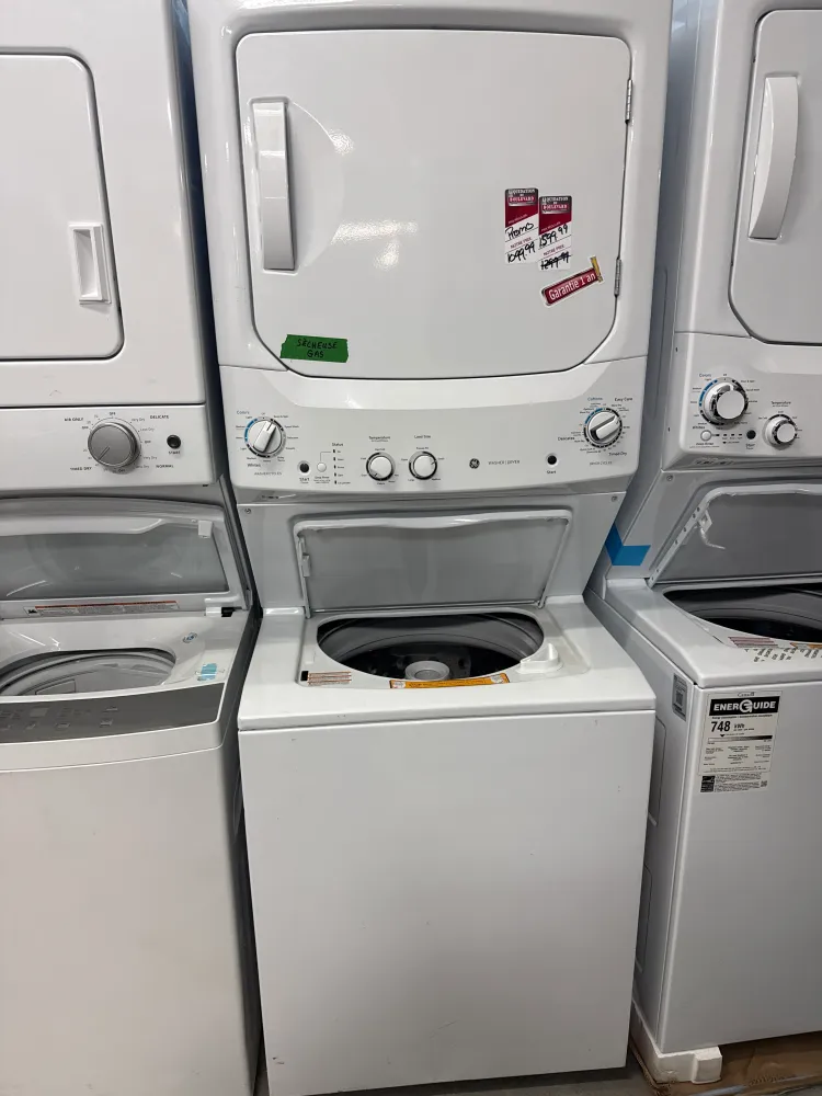 Duo laveuse de 4,4 pi³ et sécheuse au gaz de 5,9 pi³ de GE (GUD27GSSMWW) - Blanc