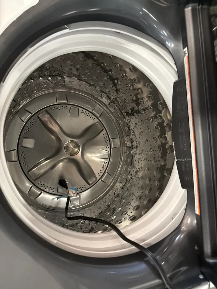 GE Laveuse à chargement par le haut 5,3 pi³ et sécheuse électrique 7,4 pi³ avec cycle SaniFreshMC gris diamant GTW690BMRDG...