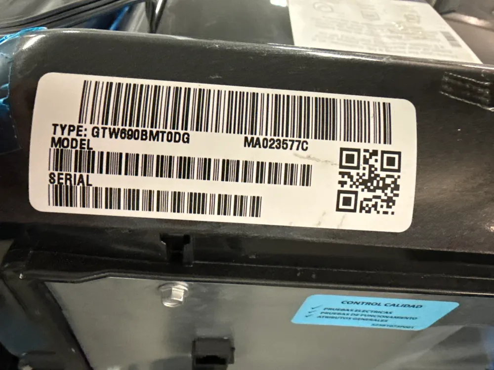 GE Laveuse à chargement par le haut 5,3 pi³ et sécheuse électrique 7,4 pi³ avec cycle SaniFreshMC gris diamant GTW690BMRDG...