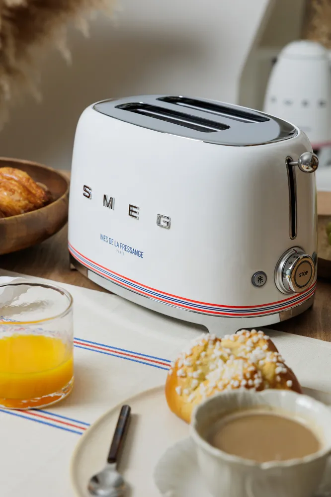 Grille-pain SMEG x Ines de la Fressange
