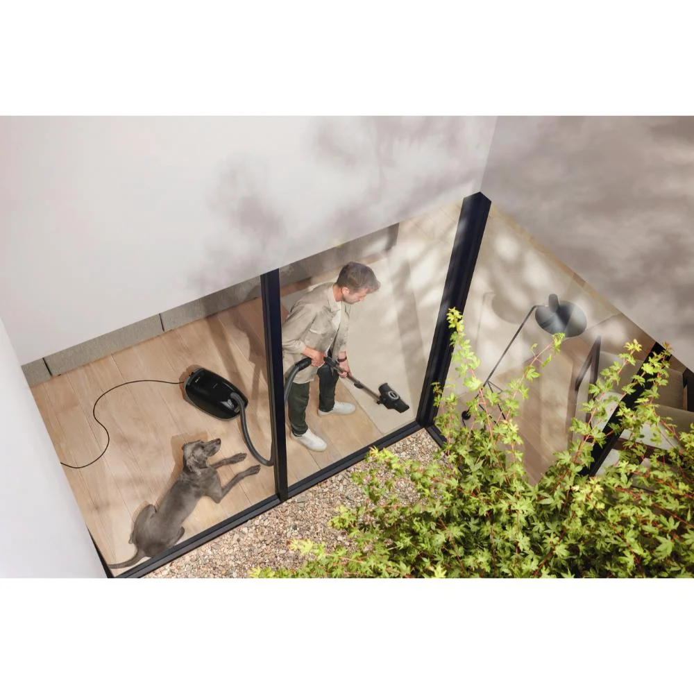 Miele Guard M1 Chat et Chien noir obisidian Miele Ltd.