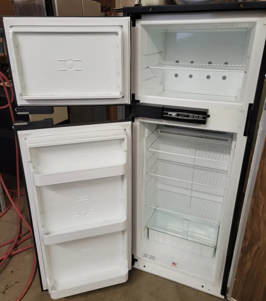 Réfrigérateur électrique au propane Norcold N821F pour VR, 8 pi³, 2 voies, 110 V, gaz propane