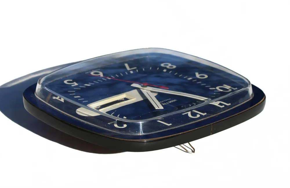Pendule murale / horloge vintage Vedette en formica bleu marine