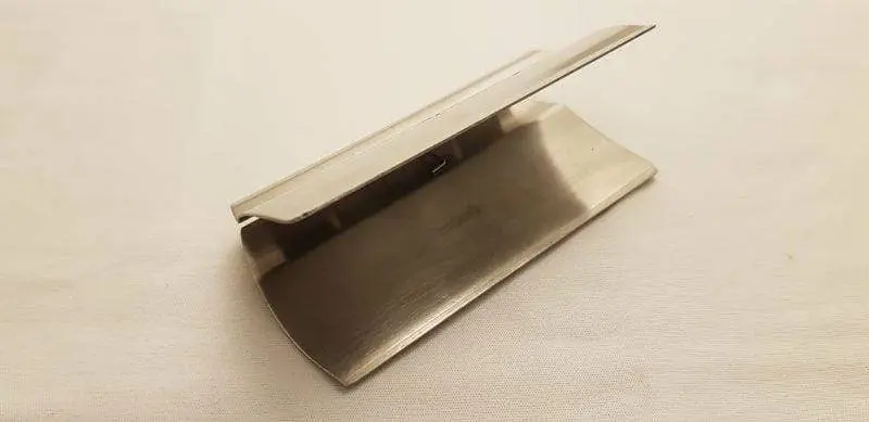 Pinza pour prendre des coupes froides et froides