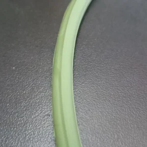 Remuer Garniture des chaudières des années 1700 dans une grande chaudière en silicone de 170 mm