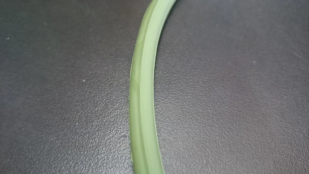 Remuer Garniture des chaudières des années 1700 dans une grande chaudière en silicone de 170 mm