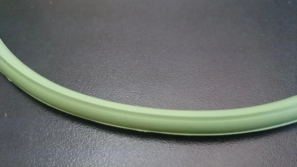 Remuer Garniture des chaudières des années 1700 dans une grande chaudière en silicone de 170 mm