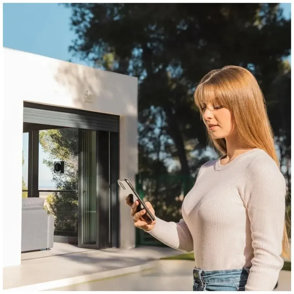 Robot lave vitres Cecotec avancé double pulvérisation contrôle par application mobile