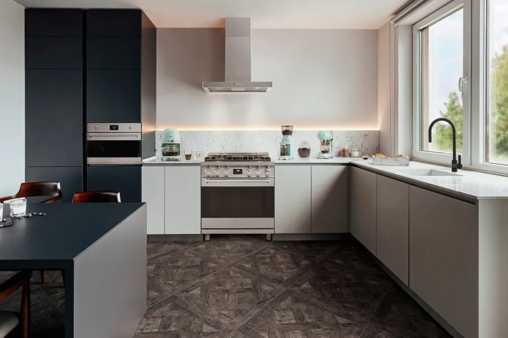 Smeg 4.6 Cu. Ft. Professional Gas Range - SPR30UGGX|Cuisinière professionnelle à gaz Smeg de 4,6 pi3 - SPR30UGGX Smeg Cana...