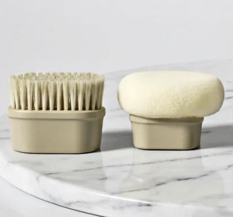 Brosse et éponge adaptables sur votre pommeau Suimy