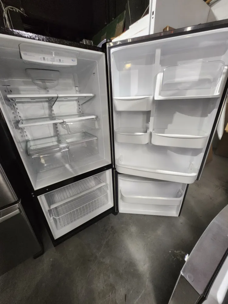 Congélateur Vertical Réfrigérateur 30po Inox congélateur en bas | EB9FVBRWS03 - Whirlpool *** USAGÉ ***