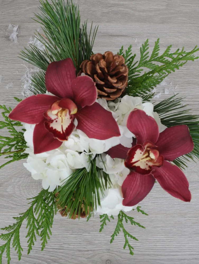 Bouquet de fleurs des Fêtes À la Boîte à Fleurs de Laval inc.