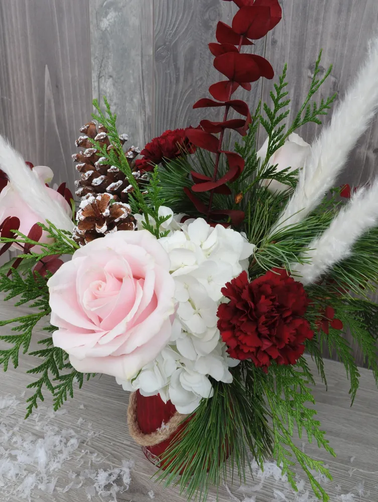 Livraison d'un bouquet Douceur hivernale À la Boîte à Fleurs de Laval inc.