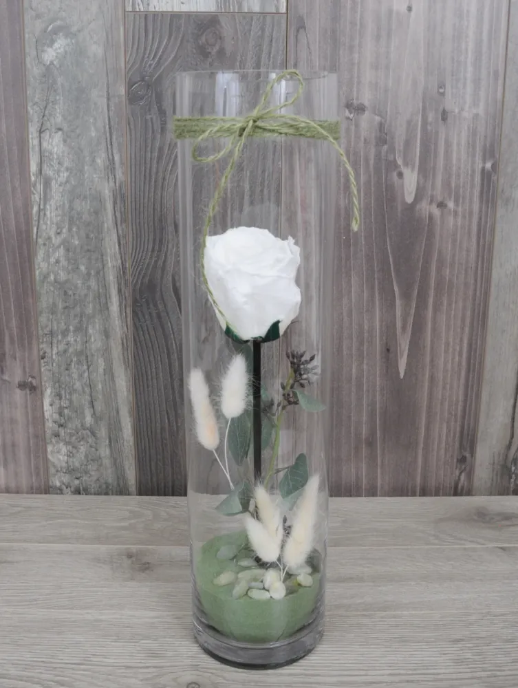 Rose éternelle & eucalyptus À la Boîte à Fleurs