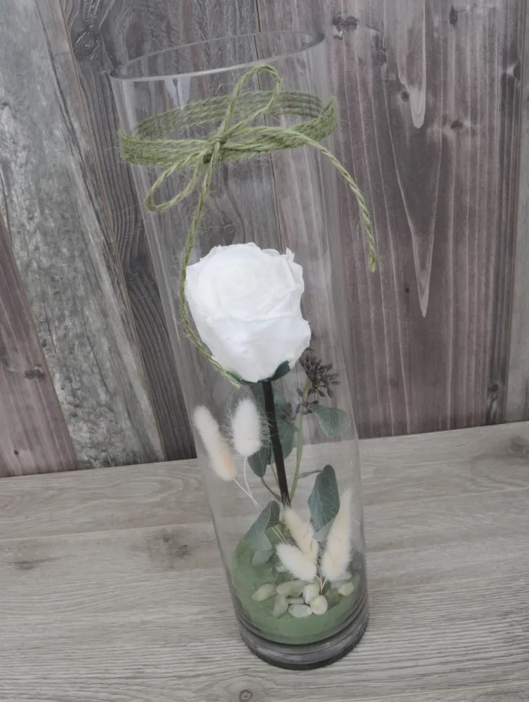 Rose éternelle & eucalyptus À la Boîte à Fleurs
