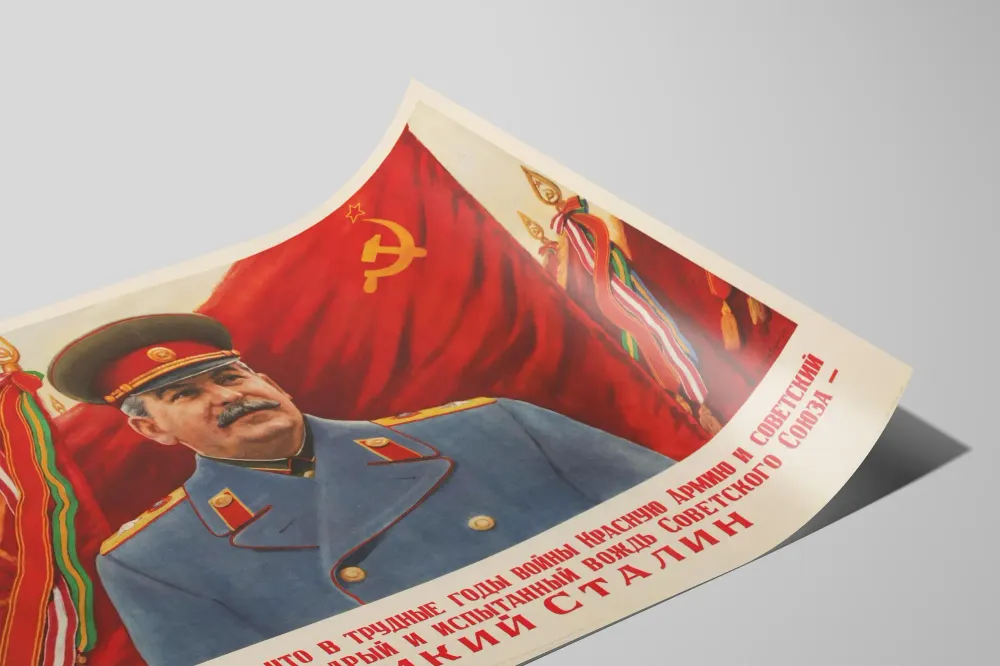 Affiche de propagande soviétique 'Le Grand Staline' avec portrait militaire