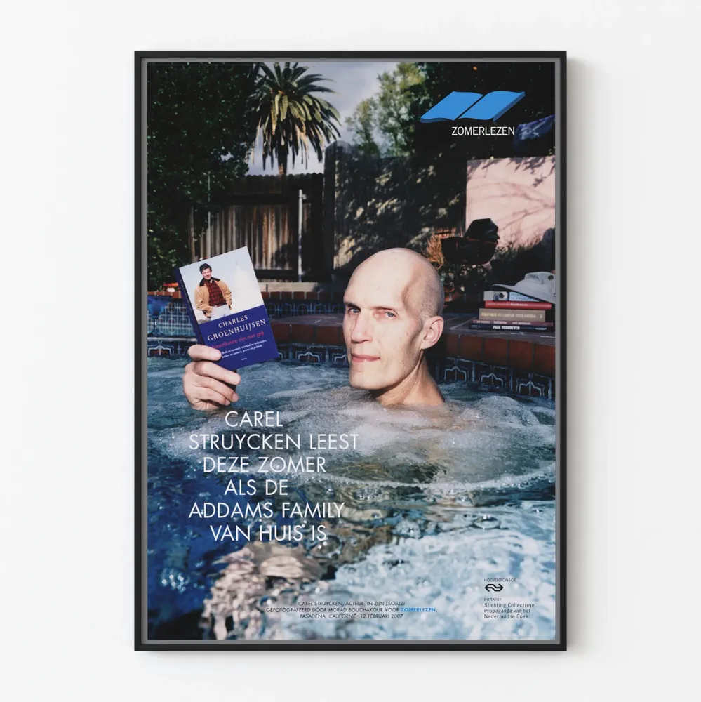 Affiche vintage Carel Struycken lecture estivale dans jacuzzi