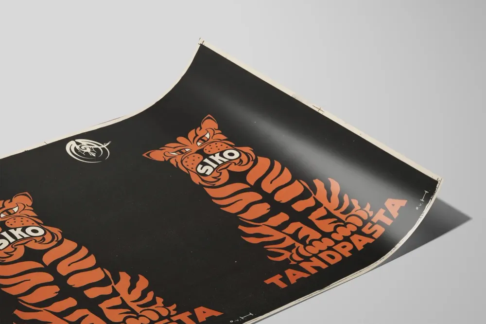 Affiche Vintage Siko Tandpasta Tigre Orange sur Fond Noir