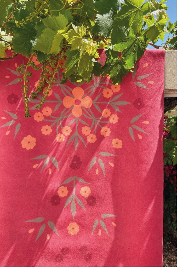 Tapis Voyage Tierra Fuchsia Alma lua : tapis, vêtements et accessoires de yoga fleuris et colorés