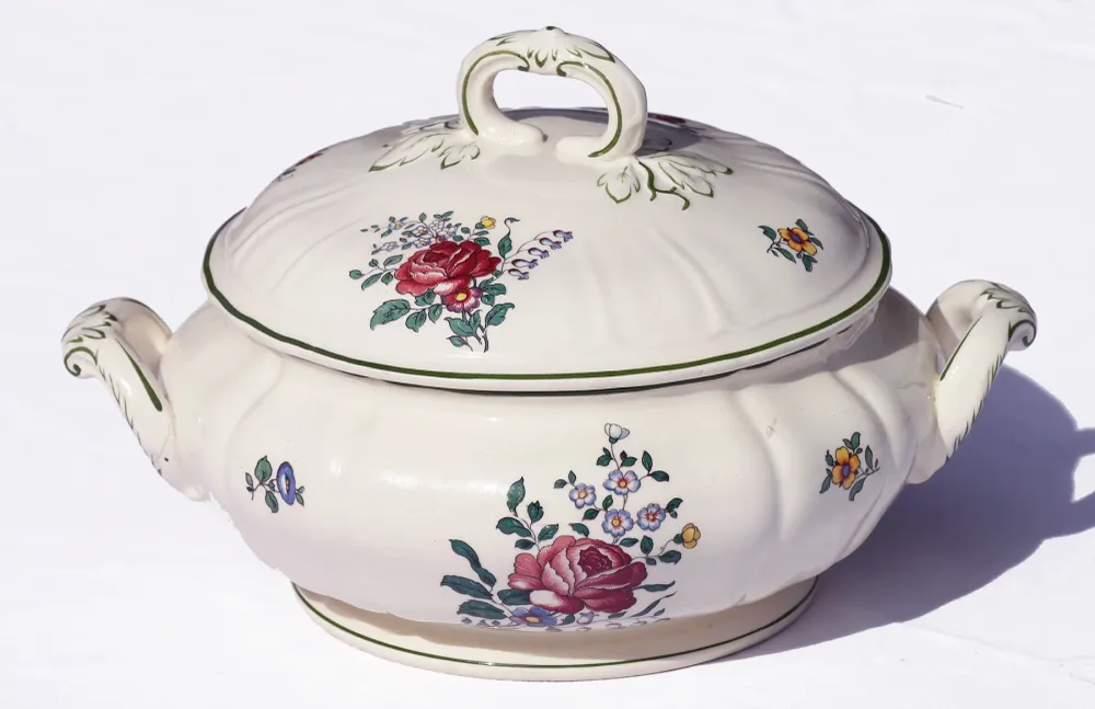 Ancienne soupière accidentée Villeroy & Boch Mettlach modèle 1562 Alt Strassburg