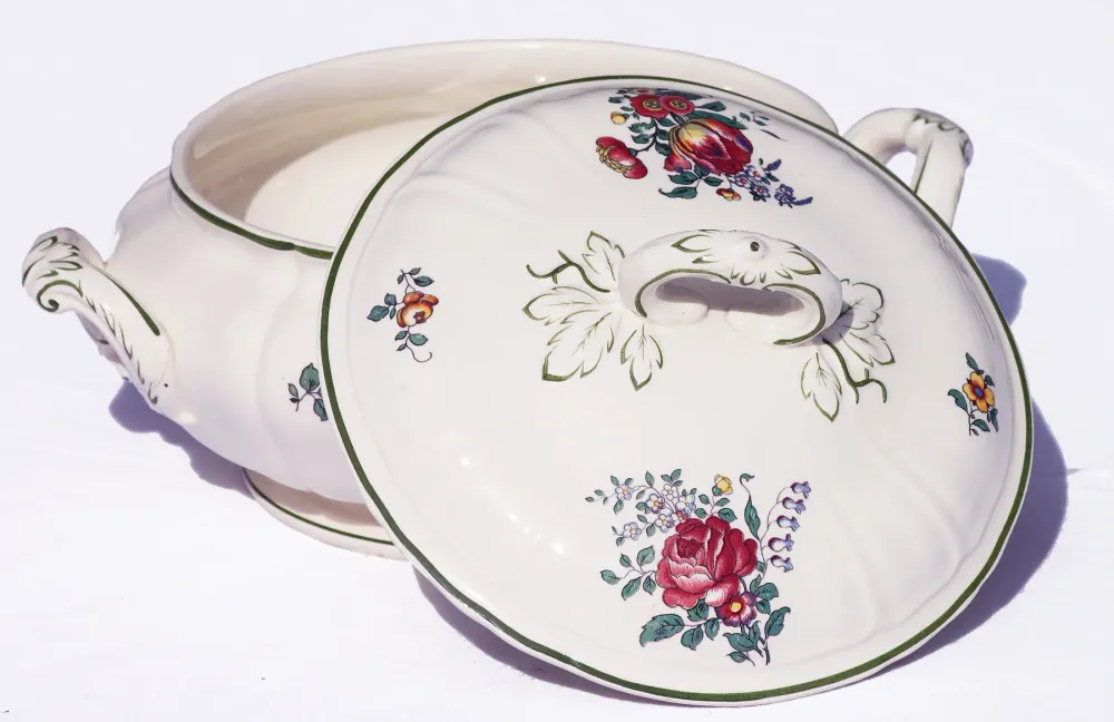 Ancienne soupière accidentée Villeroy & Boch Mettlach modèle 1562 Alt Strassburg