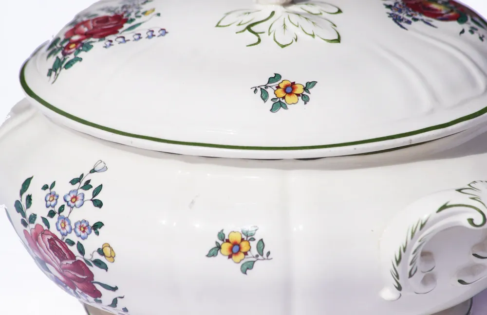 Ancienne soupière accidentée Villeroy & Boch Mettlach modèle 1562 Alt Strassburg