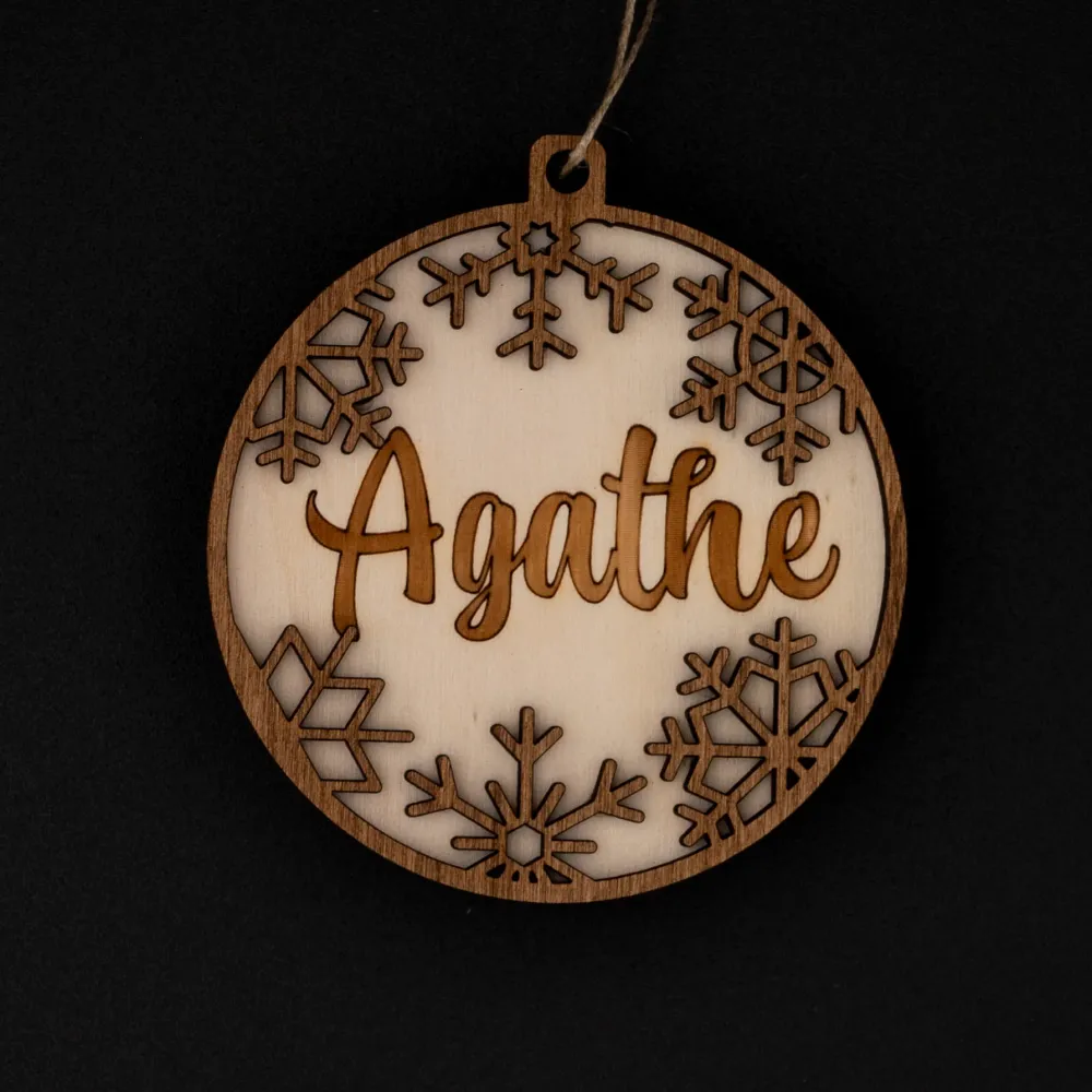 Boule de Noël personnalisée en bois – Prénom bébé premier Noël Atelier Alphonsine
