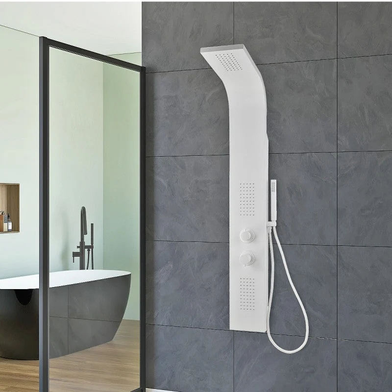Bronte White Bain Signature