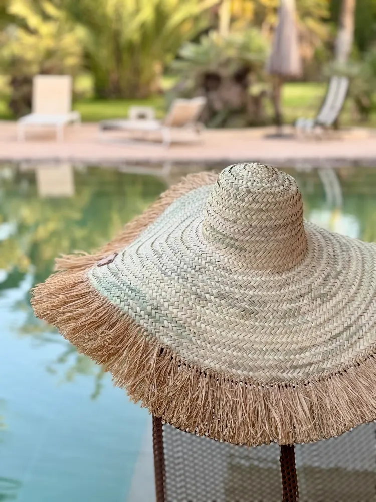 Chapeau déco XXL en palme tressée avec franges en raphia - Ø 80 cm - Grand chapeau en paille marocain - Décoration murale...