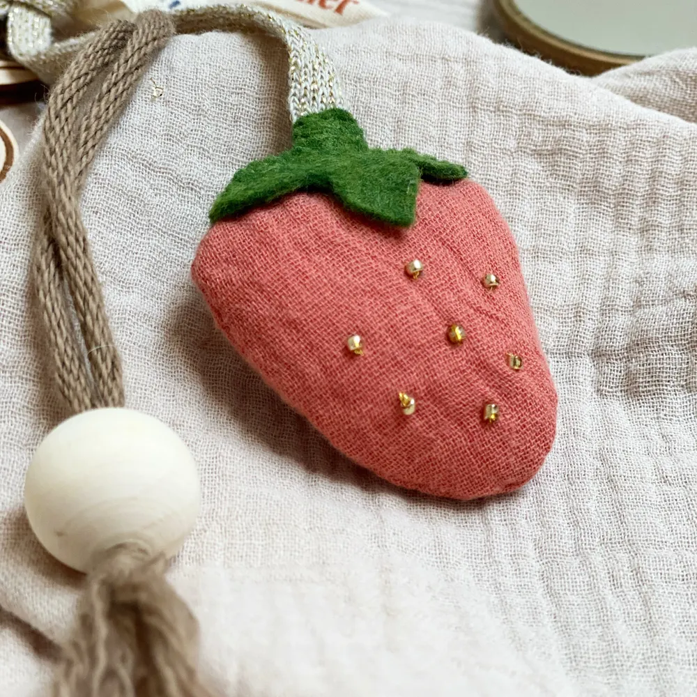 Grigri mural fraise Birth Atelier