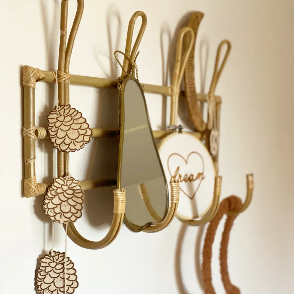 Guirlande pommes de pin en bois Birth Atelier