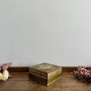 Boite en bois carrée style florentin taille mini