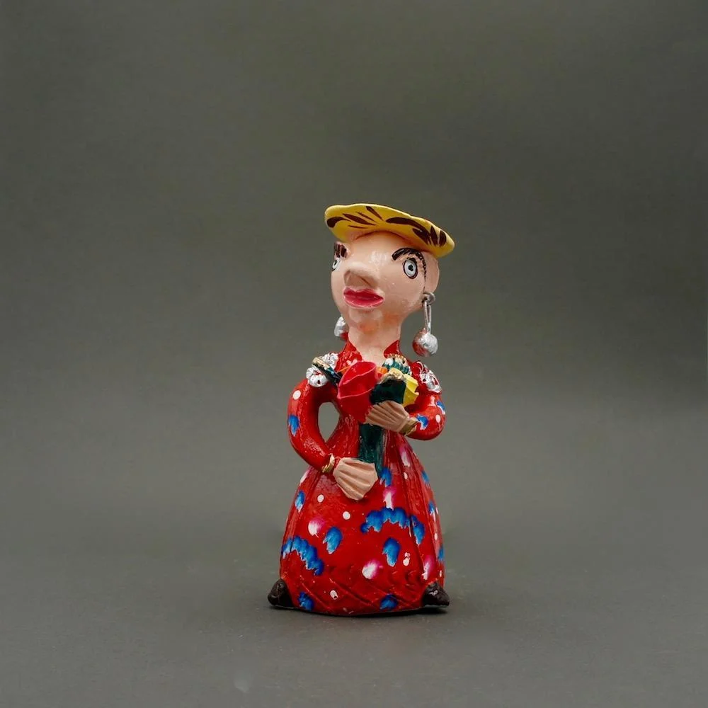Boneca com flores 20 cm - Jùlia Côta