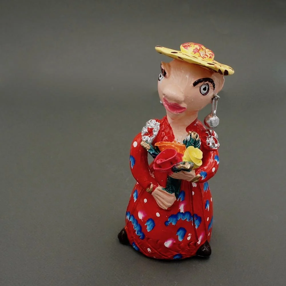 Boneca com flores 20 cm - Jùlia Côta