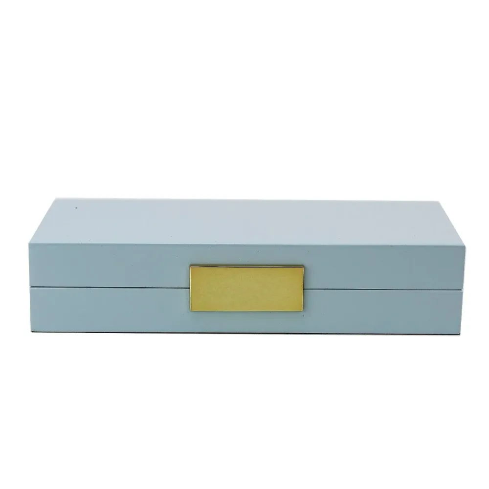 Boîte en laque bleu clair avec or