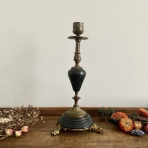 Bougeoir en bronze ancien en pierre noire