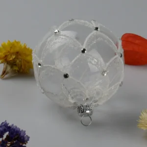 Boule de Noël artisanale - carrés blancs