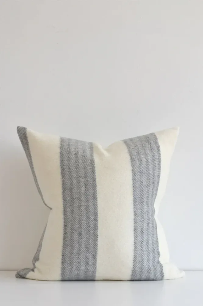 Linen Way | Oreiller en laine Brooklyn - blanc cassé et gris boutiquetozzi