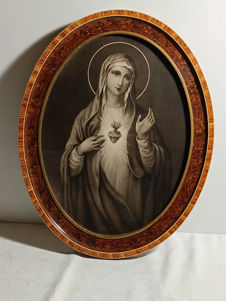Cadre ancien, en bois et plâtre, avec une photo ancienne, Marie le Coeur-Sacré.