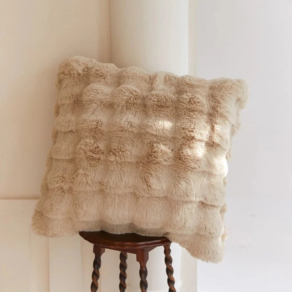 Housse de coussin en fausse fourrure de lapin Casa & Beyond