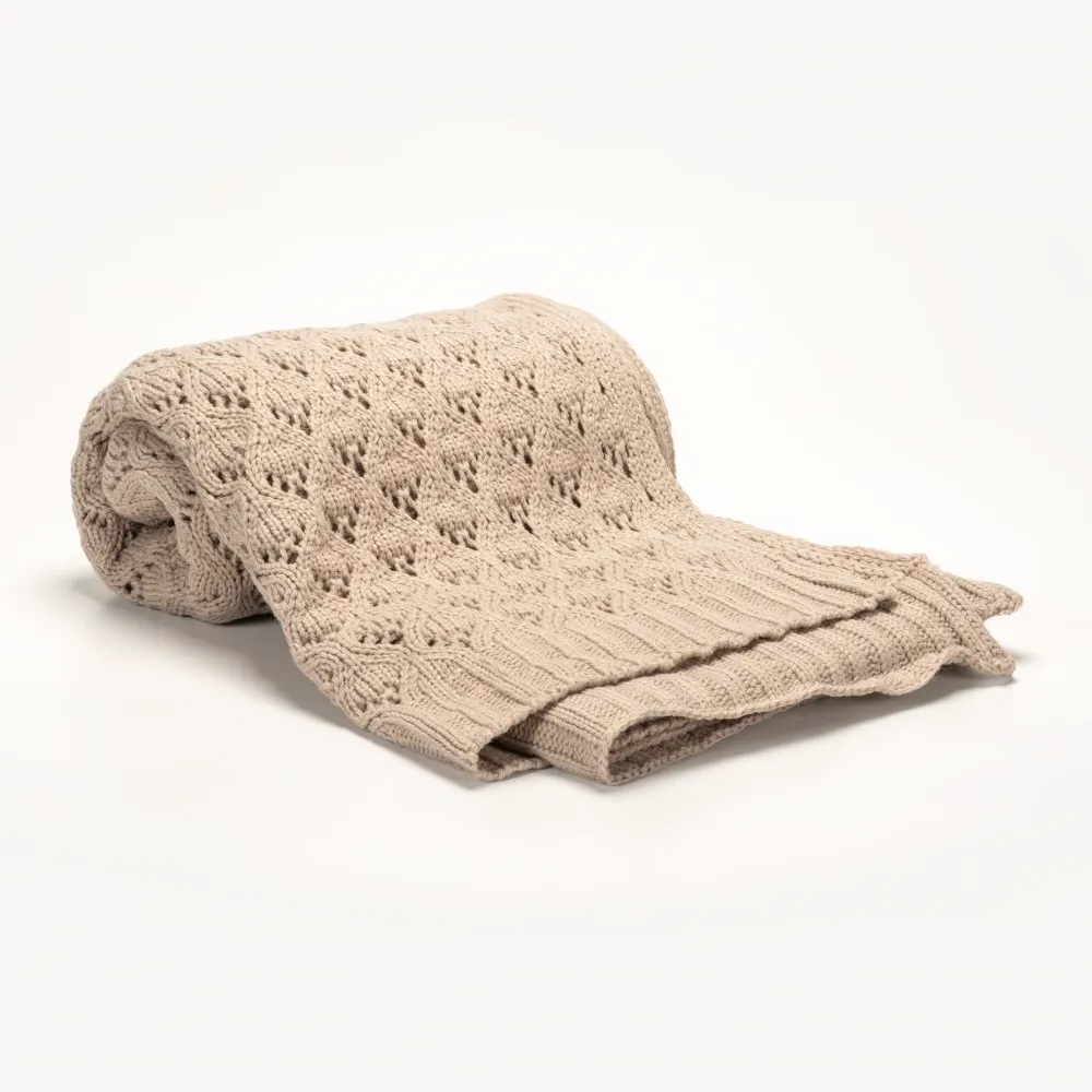 Couverture au style crochet en tricot taupe 50"x 60" Casa Mia